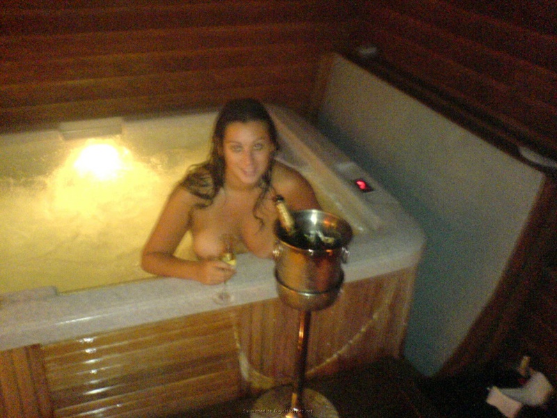 Страстный секс супругов после купания 3 фотография Страстный секс супругов после купания 3 фотография