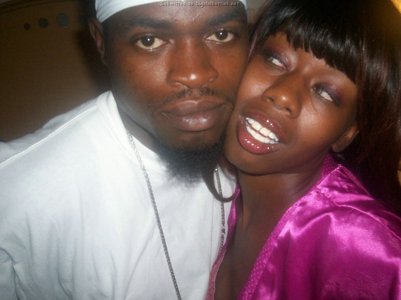 Темнокожая сучка оголилась в ванной комнате 1 фотография Темнокожая сучка оголилась в ванной комнате 1 фотография