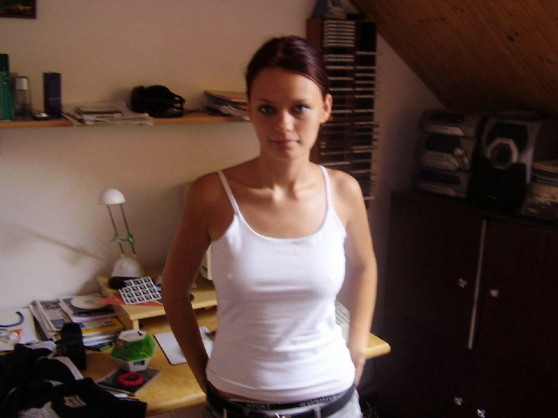 Прожженная дрянь блещет своими аппетитными дырочками 1 фотография Прожженная дрянь блещет своими аппетитными дырочками 1 фотография