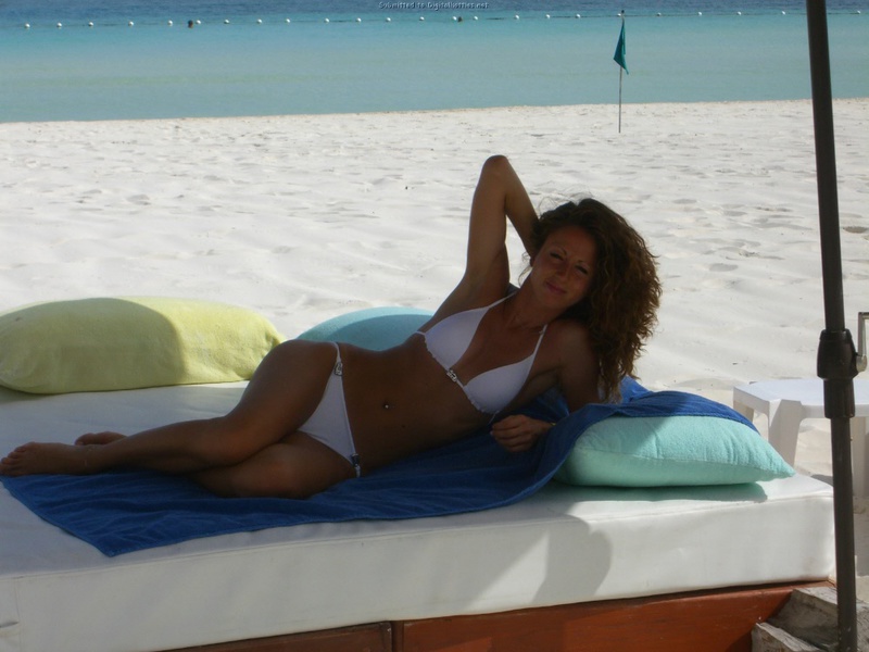 Кавалер нахлобучил кучерявой даме 4 фотография Кавалер нахлобучил кучерявой даме 4 фотография