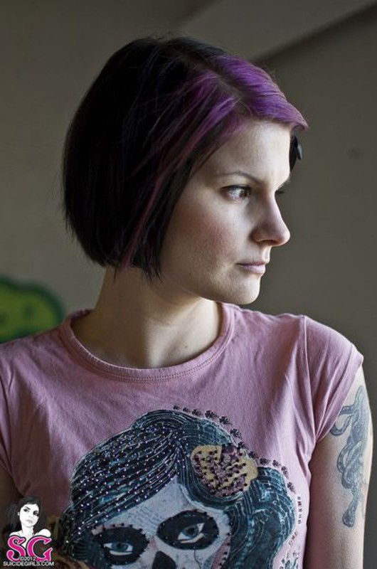 Смелая медсестра позирует в заброшенном доме 19 фотография Смелая медсестра позирует в заброшенном доме 19 фотография