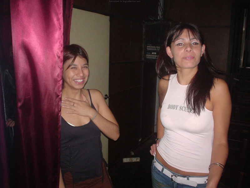 Дерзкие сучки показывают сахарные холмики 3 фотография Дерзкие сучки показывают сахарные холмики 3 фотография