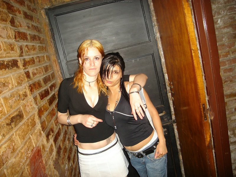 Дерзкие сучки показывают сахарные холмики 21 фотография Дерзкие сучки показывают сахарные холмики 21 фотография