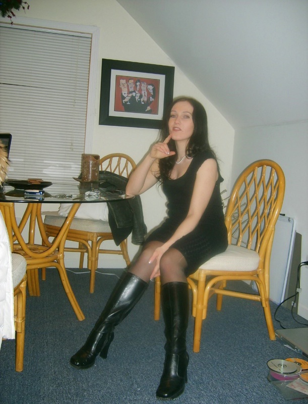 Эффектная давалка подставляет бывалую письку 19 фотография Эффектная давалка подставляет бывалую письку 19 фотография