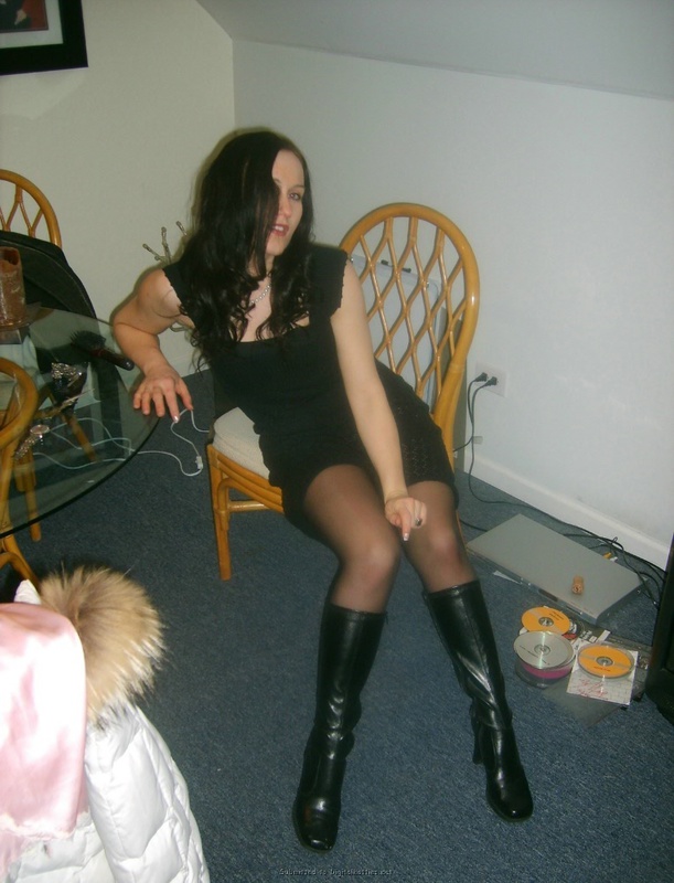 Эффектная давалка подставляет бывалую письку 22 фотография Эффектная давалка подставляет бывалую письку 22 фотография