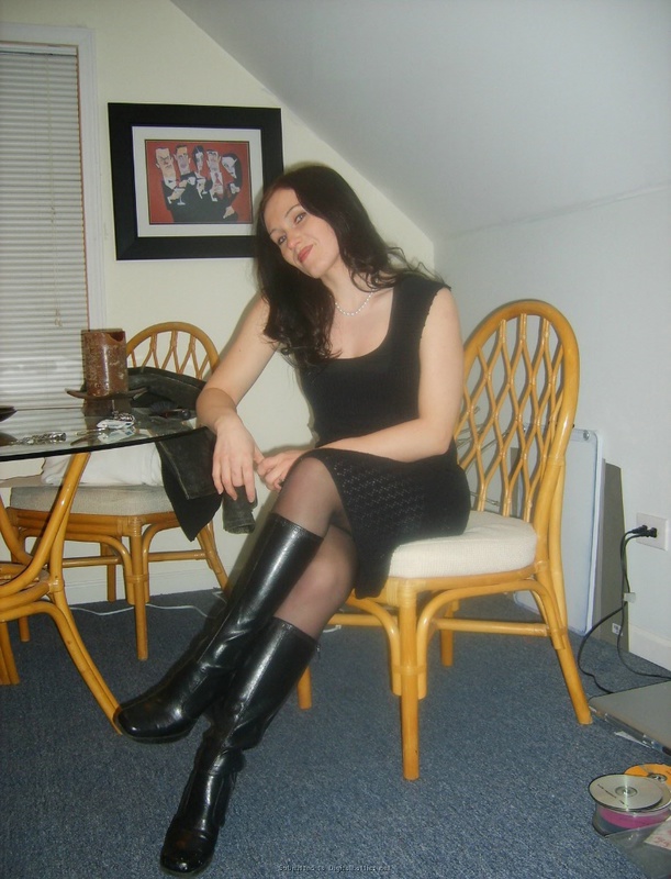 Эффектная давалка подставляет бывалую письку 18 фотография Эффектная давалка подставляет бывалую письку 18 фотография