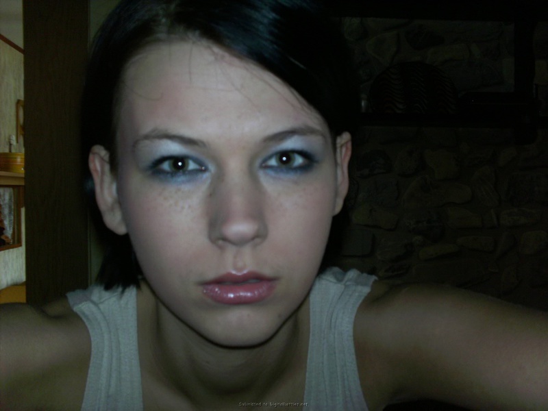 Привлекательная брюнетка прогуливается нагая по квартире 6 фотография Привлекательная брюнетка прогуливается нагая по квартире 6 фотография