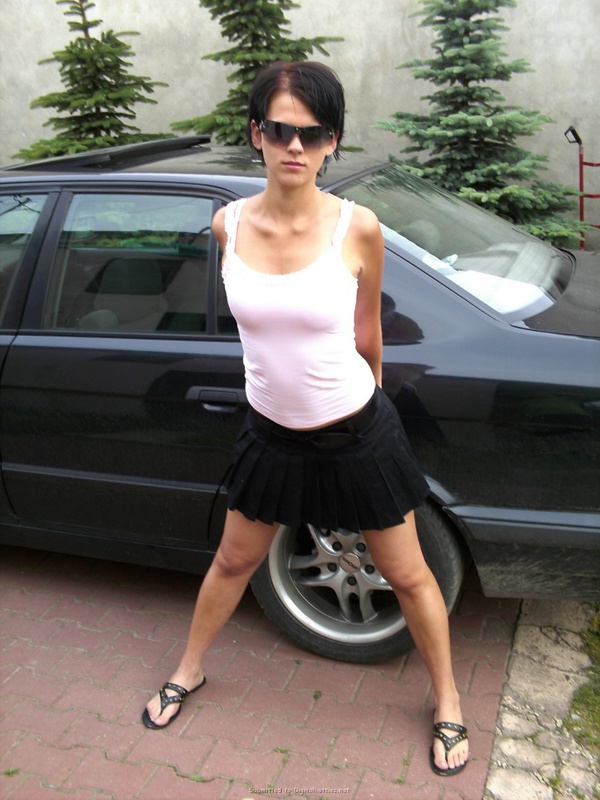 Привлекательная брюнетка прогуливается нагая по квартире 37 фотография Привлекательная брюнетка прогуливается нагая по квартире 37 фотография