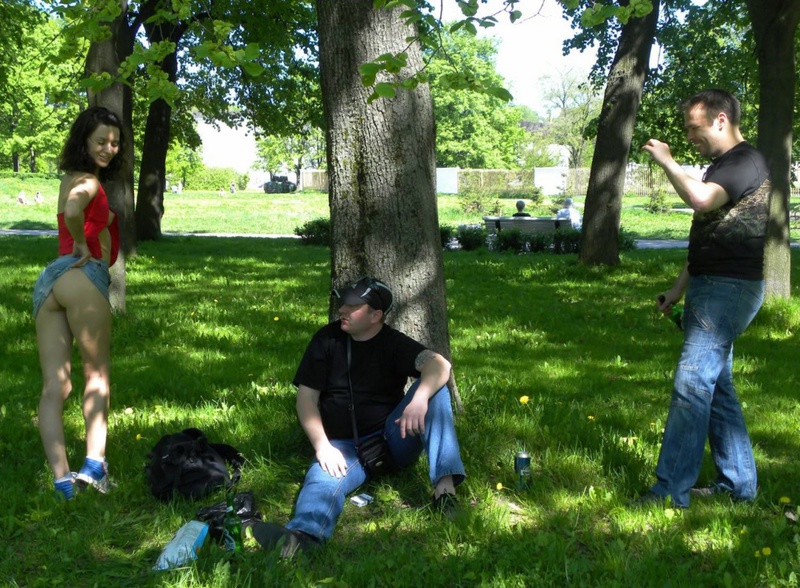 Худенькая любуется красивой киской в душе 3 фотография Худенькая любуется красивой киской в душе 3 фотография