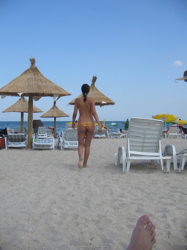 Пляжная красотка с маленькими сиськами 13 фотография Пляжная красотка с маленькими сиськами 13 фотография