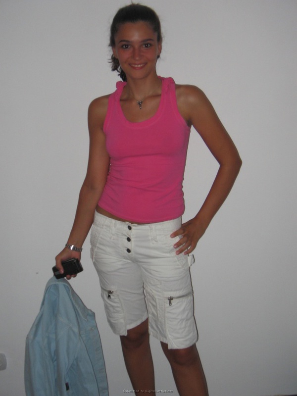 Пляжная красотка с маленькими сиськами 4 фотография Пляжная красотка с маленькими сиськами 4 фотография