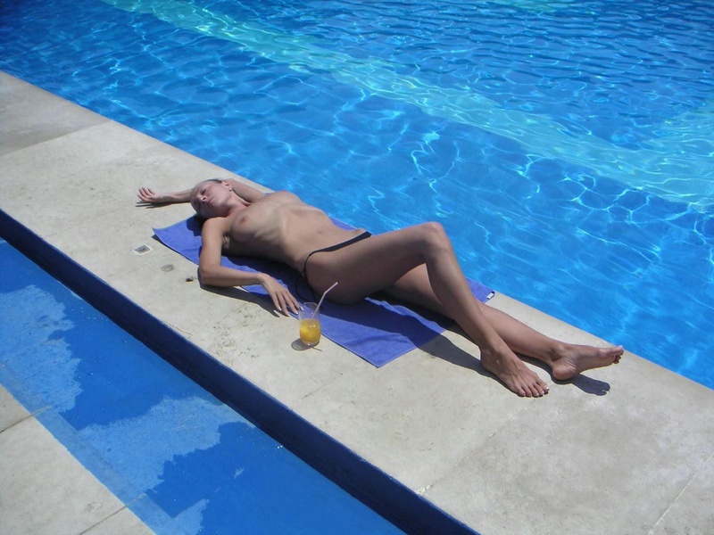 Тощая сеньорита ласкает пенис ухажера 7 фотография Тощая сеньорита ласкает пенис ухажера 7 фотография