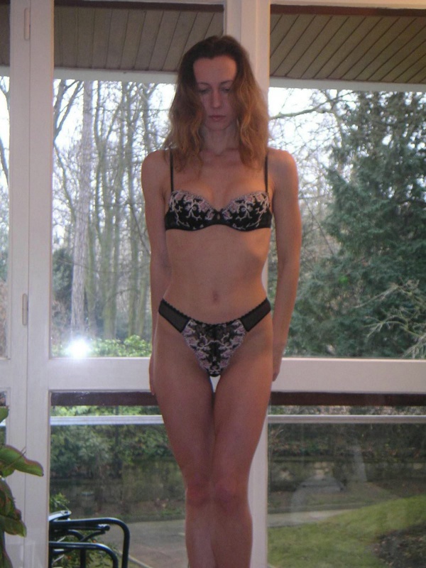 Тощая сеньорита ласкает пенис ухажера 4 фотография Тощая сеньорита ласкает пенис ухажера 4 фотография