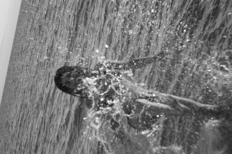 Роскошная стройняшка расслабляется в своей комнате 17 фотография