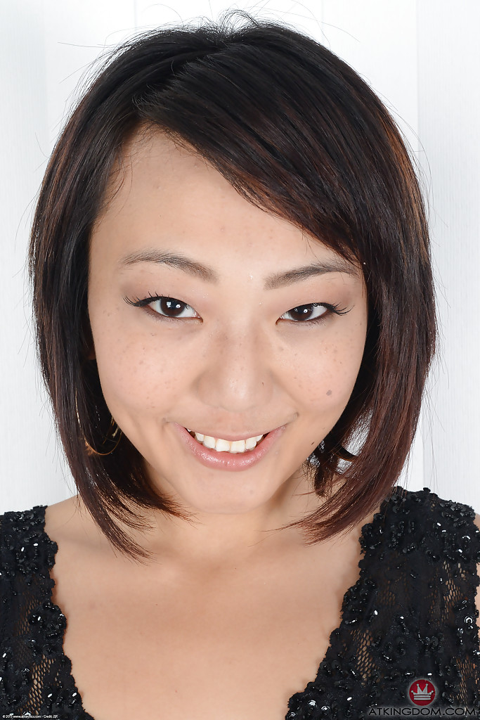 Азиатская студентка искушает промежностью 1 фотография Азиатская студентка искушает промежностью 1 фотография