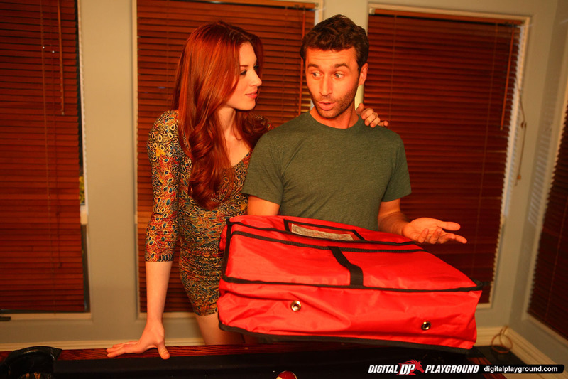 Рыжая шалашовка позволила оттрахать себя в обе дырочки 1 фотография