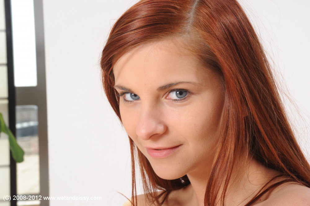 Рыжая медсестра описалась в трусиках 11 фотография Рыжая медсестра описалась в трусиках 11 фотография