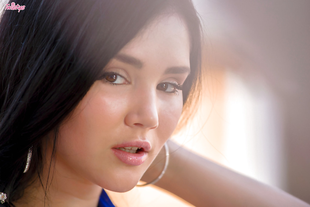 Начинающая модель оголила пикантные места у бассейна 10 фотография Начинающая модель оголила пикантные места у бассейна 10 фотография