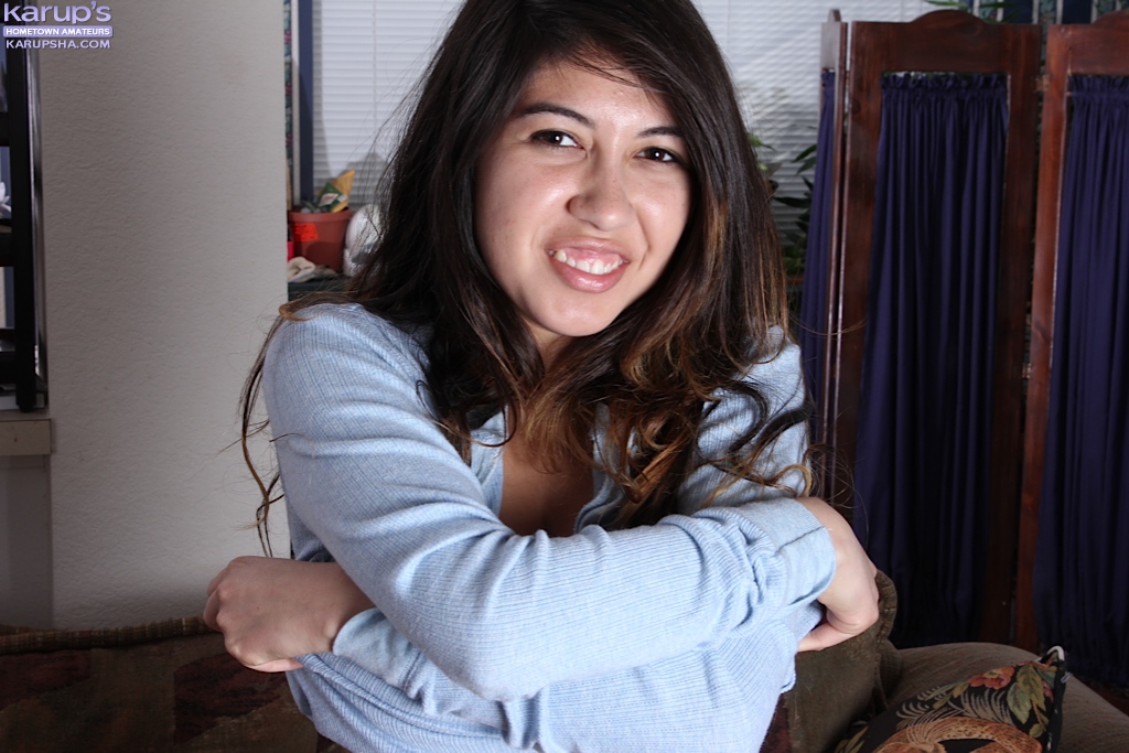 Студентка ловко удовлетворяет себя пальчиками 2 фотография