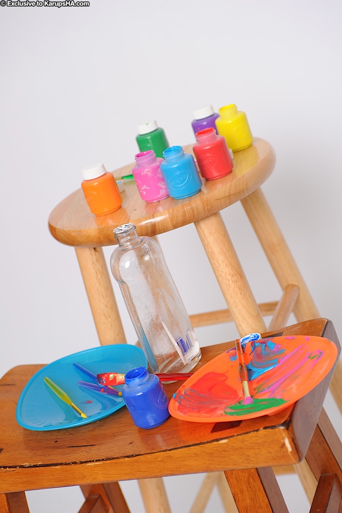 Художница разделась и раздвинула упругие ягодицы 6 фотография Художница разделась и раздвинула упругие ягодицы 6 фотография