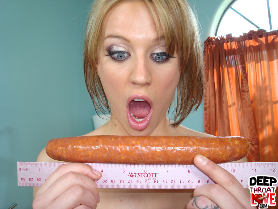 Умелая минетчица показала глубокую глотку 12 фотография Умелая минетчица показала глубокую глотку 12 фотография