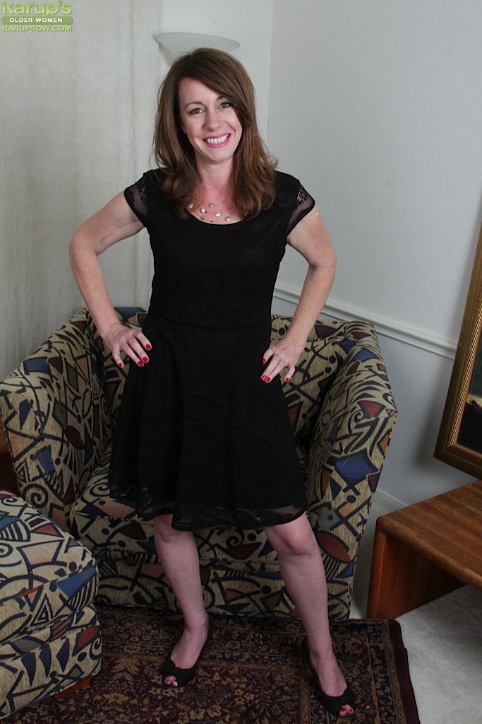 Зрелая мадемуазель подставляет сочную щелку 1 фотография Зрелая мадемуазель подставляет сочную щелку 1 фотография