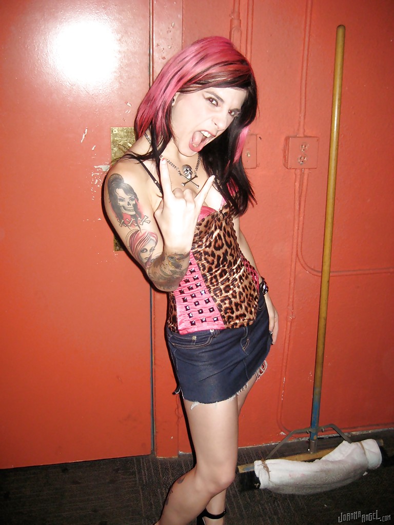 Стриптизерша повисла вниз головой на пилоне и сняла белье 1 фотография Стриптизерша повисла вниз головой на пилоне и сняла белье 1 фотография