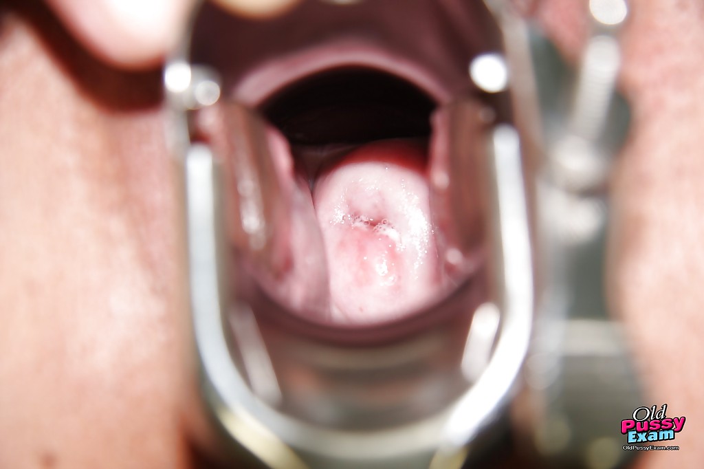 Зрелая медсестра мастурбирует на смотровом кресле 12 фотография Зрелая медсестра мастурбирует на смотровом кресле 12 фотография