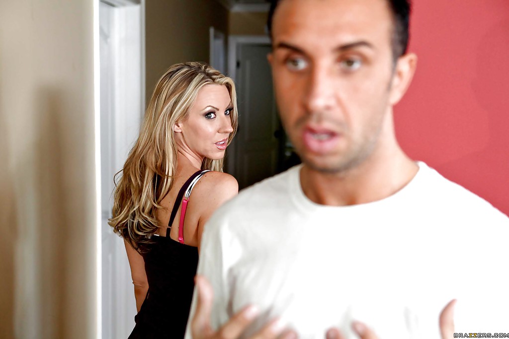 Уборщица трахнулась в письку с инструктором по йоге 2 фотография Уборщица трахнулась в письку с инструктором по йоге 2 фотография