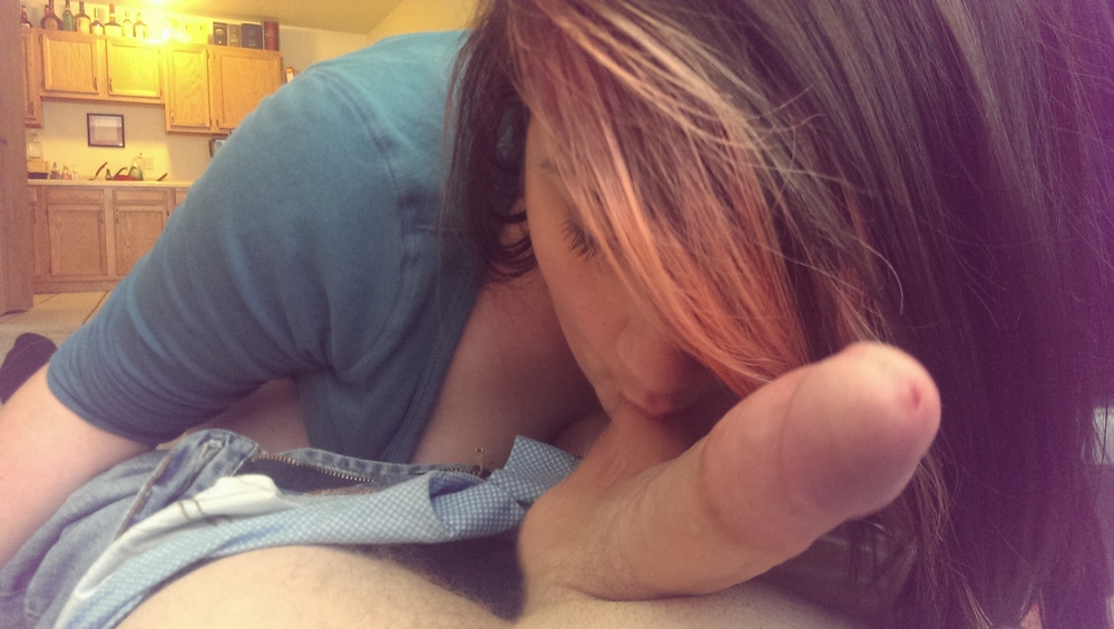 Татуированная сучка сосет член партнера перед камерой 11 фотография Татуированная сучка сосет член партнера перед камерой 11 фотография