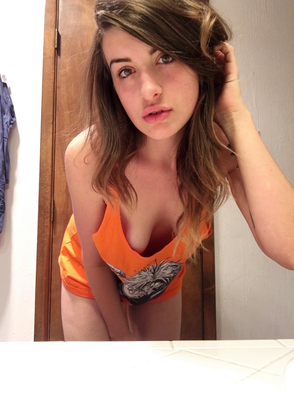 Татуированная сучка сосет член партнера перед камерой 18 фотография Татуированная сучка сосет член партнера перед камерой 18 фотография