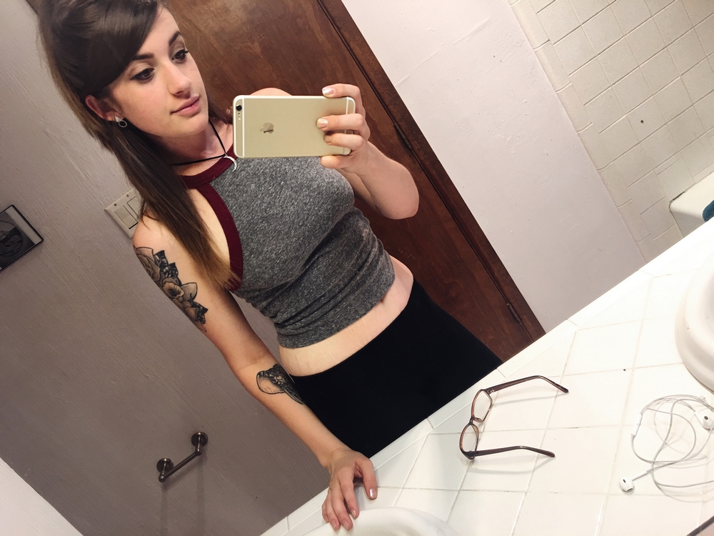 Татуированная сучка сосет член партнера перед камерой 19 фотография Татуированная сучка сосет член партнера перед камерой 19 фотография