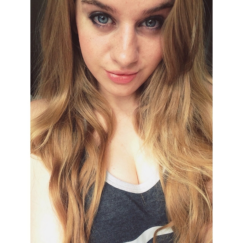 Девушки демонстрируют перед камерой свои сексуальные губки 4 фотография Девушки демонстрируют перед камерой свои сексуальные губки 4 фотография