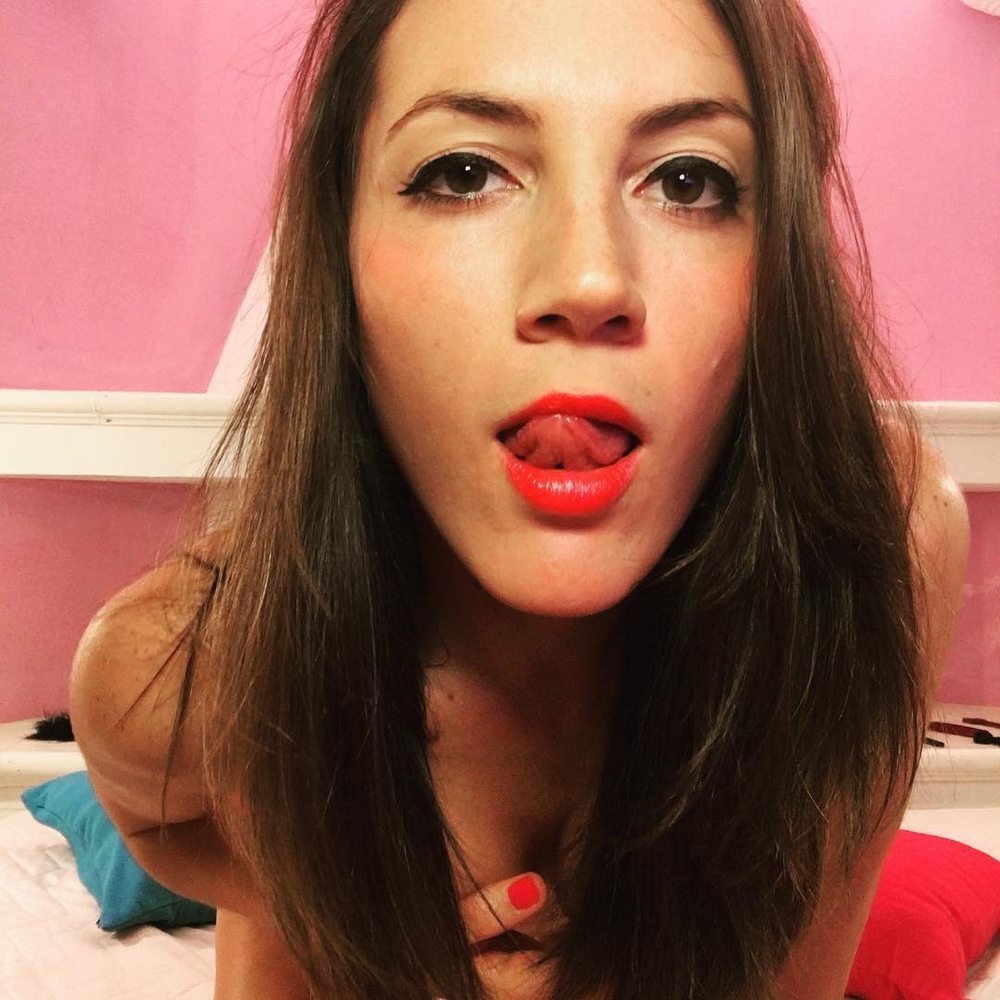 Девушки демонстрируют перед камерой свои сексуальные губки 15 фотография Девушки демонстрируют перед камерой свои сексуальные губки 15 фотография