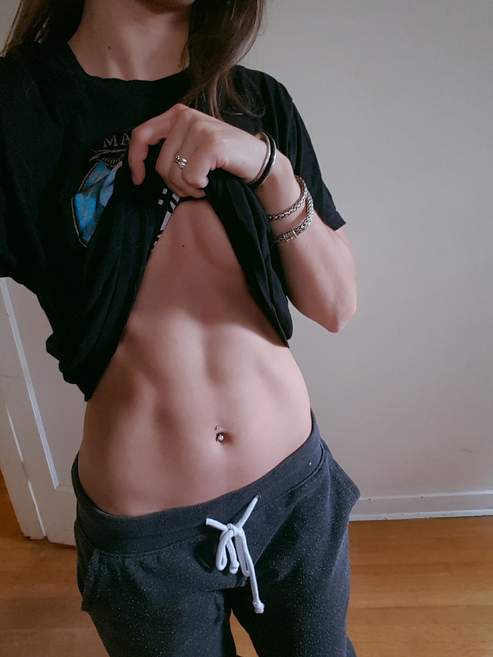 Спортивные милахи показали подтянутые тела 1 фотография Спортивные милахи показали подтянутые тела 1 фотография