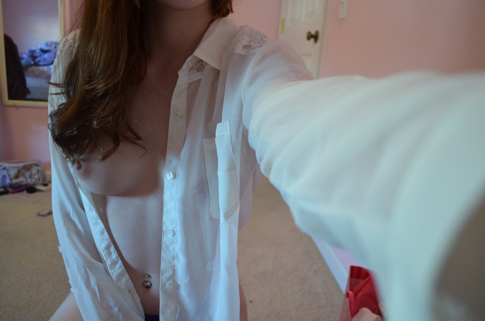 Студентка с симпатичным телом делает селфи 7 фотография Студентка с симпатичным телом делает селфи 7 фотография