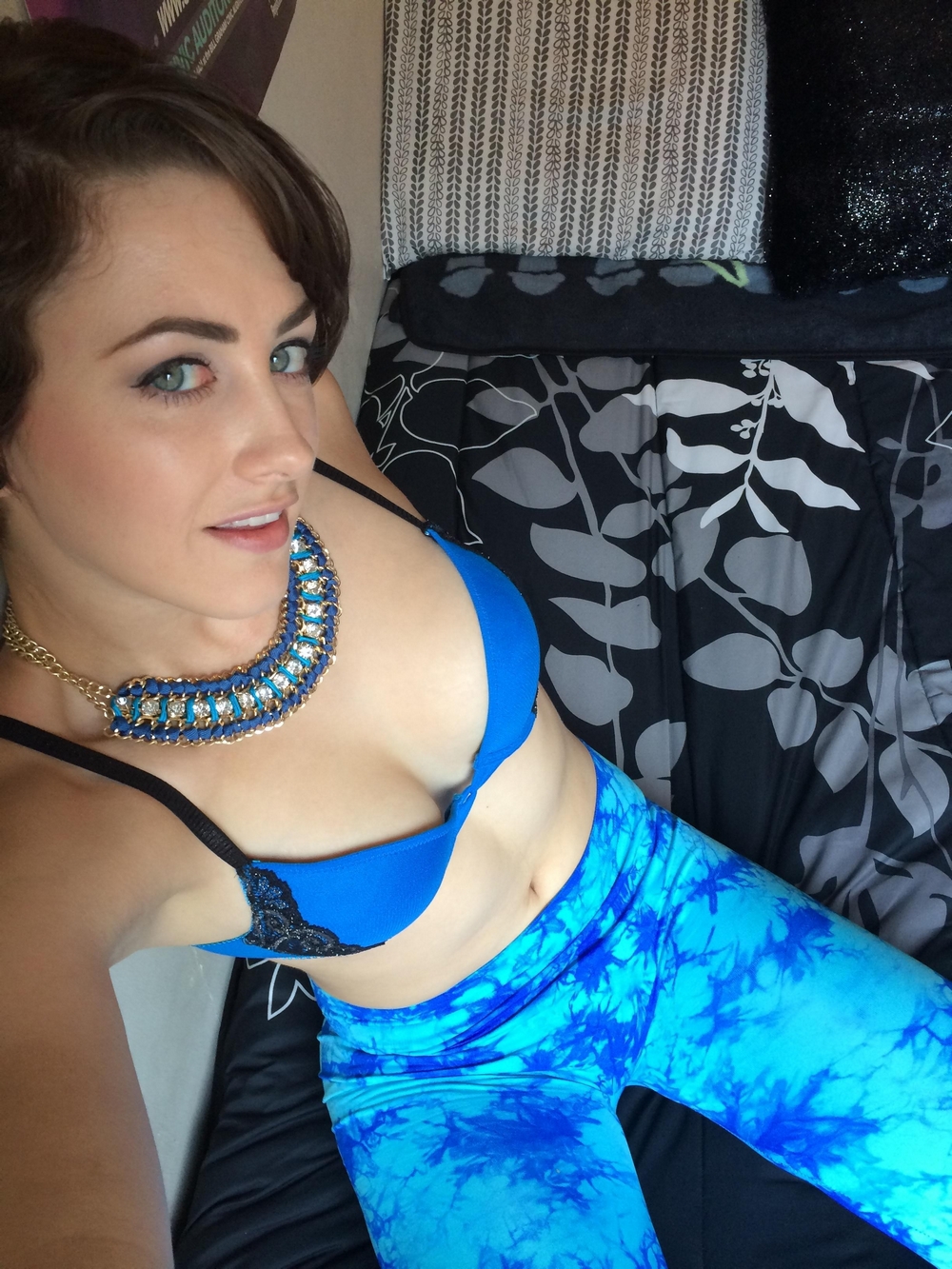 Девушка с красивыми глазами и потрясающим телом позирует голышом 5 фотография Девушка с красивыми глазами и потрясающим телом позирует голышом 5 фотография