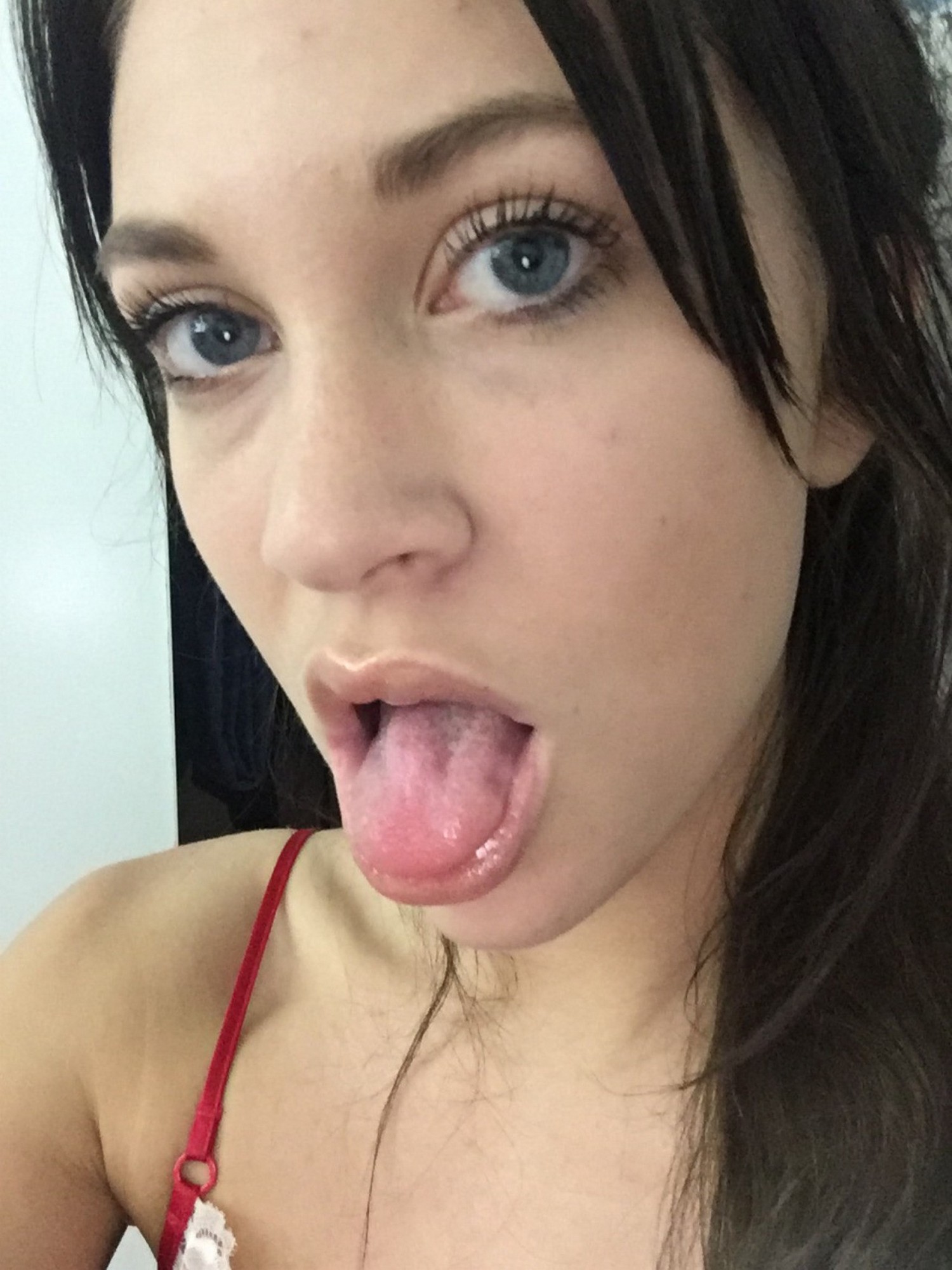 Daisy Fairy в сексуальном белье позирует перед камерой 2 фотография Daisy Fairy в сексуальном белье позирует перед камерой 2 фотография