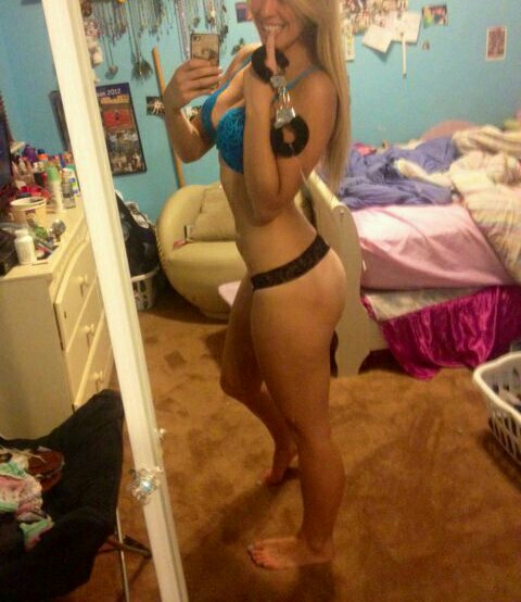 Селфи стройный девах с обнаженными телами 10 фотография Селфи стройный девах с обнаженными телами 10 фотография