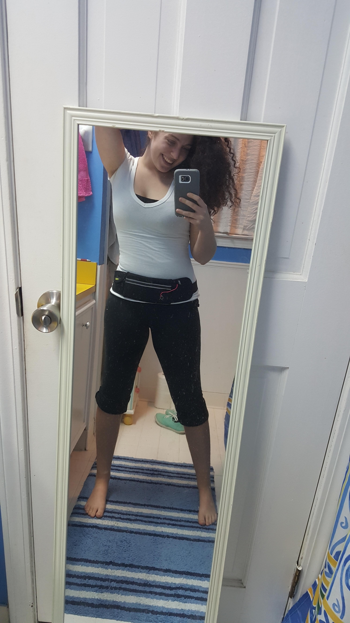 Молодуха с сочными сиськами позирует голышом в ванной 7 фотография Молодуха с сочными сиськами позирует голышом в ванной 7 фотография