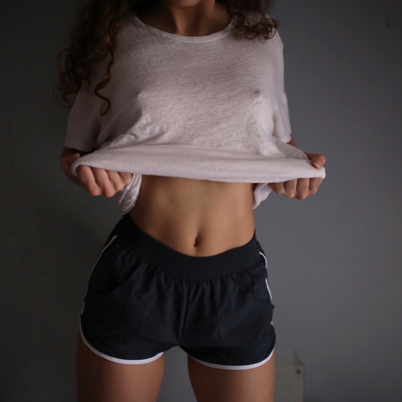 Стройняшки позируют с набухшими сосками 4 фотография Стройняшки позируют с набухшими сосками 4 фотография