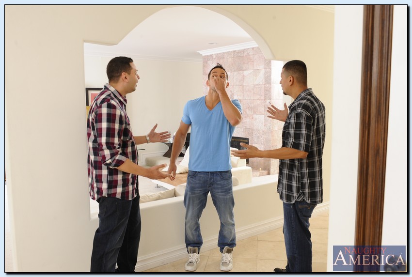 Накачанный тип выебал большегрудую мамку в черных трусиках 1 фотография Накачанный тип выебал большегрудую мамку в черных трусиках 1 фотография