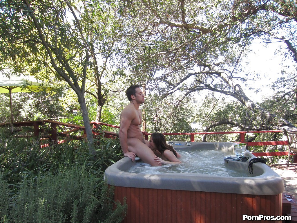 Сожитель трахнул тёлку в джакузи после минета 4 фотография Сожитель трахнул тёлку в джакузи после минета 4 фотография
